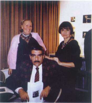 Слева направо: Ирина Дон, Сергей Довлатов, Нина Аловерт. Фото Натальи Шарымовой. 1988 г.